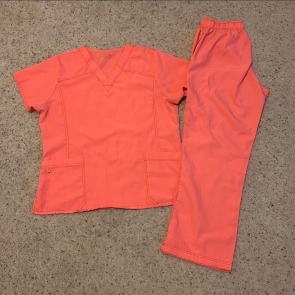 Wonder Wink XLP scrub set 🍑